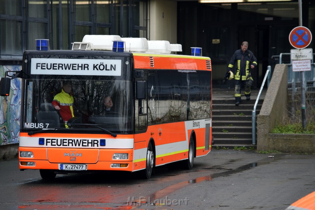 Einsatz BF Koeln Schule Burgwiesenstr Koeln Holweide P019.JPG - Miklos Laubert